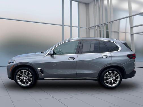 Gray Metallic 2024 BMW X5 xDrive40i