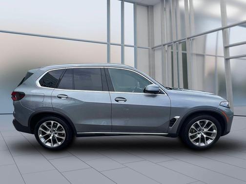 Gray Metallic 2024 BMW X5 xDrive40i