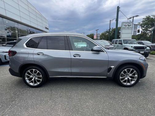 Gray Metallic 2024 BMW X5 xDrive40i
