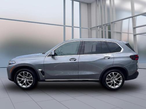 Gray Metallic 2024 BMW X5 xDrive40i