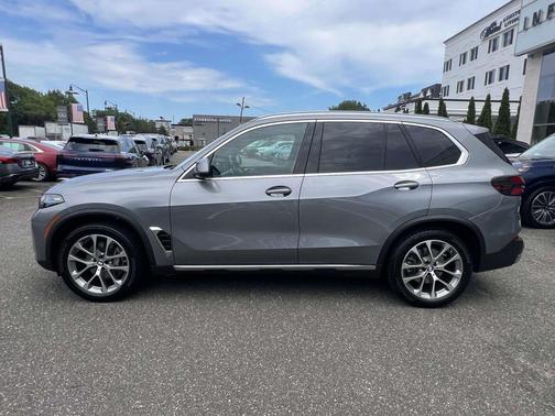Gray Metallic 2024 BMW X5 xDrive40i