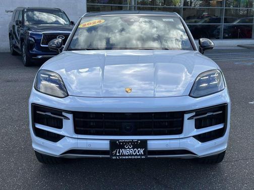 White 2024 Porsche Cayenne Cayenne