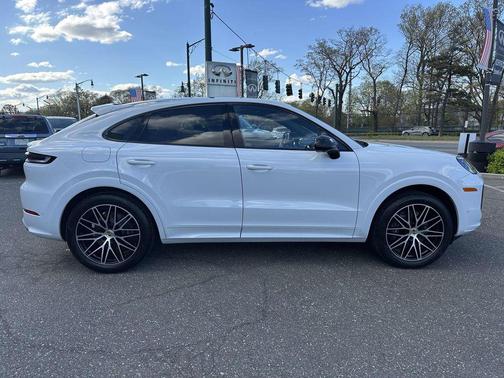 White 2024 Porsche Cayenne Cayenne