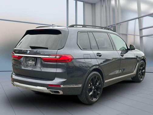 Gray Metallic 2021 BMW X7 xDrive40i