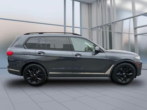 Gray Metallic 2021 BMW X7 xDrive40i