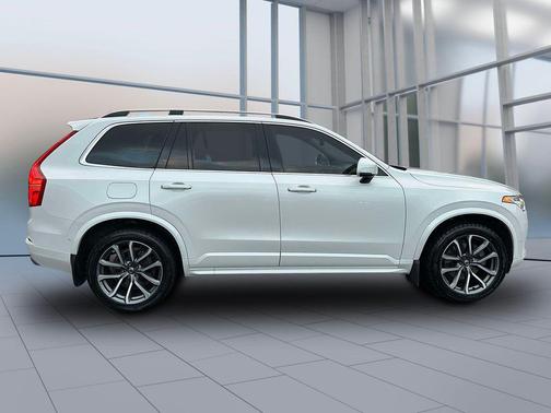 2019 Volvo XC90 T6 Momentum