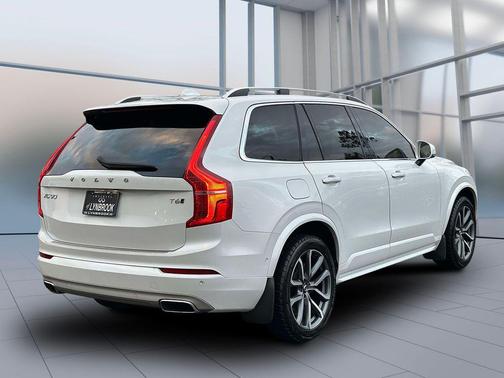 2019 Volvo XC90 T6 Momentum