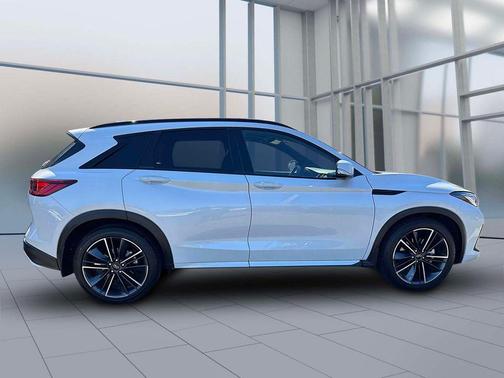 White 2025 INFINITI QX50 SPORT