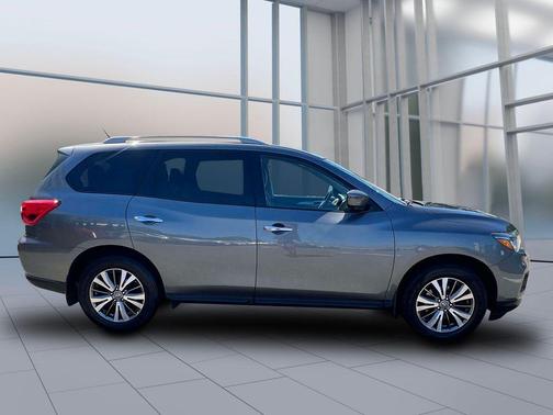 Gun Metallic 2018 Nissan Pathfinder SL