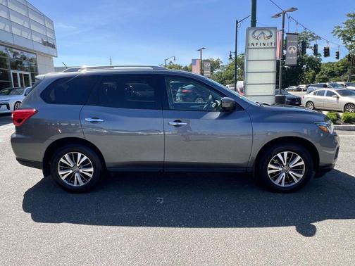 Gun Metallic 2018 Nissan Pathfinder SL
