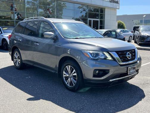 Gun Metallic 2018 Nissan Pathfinder SL