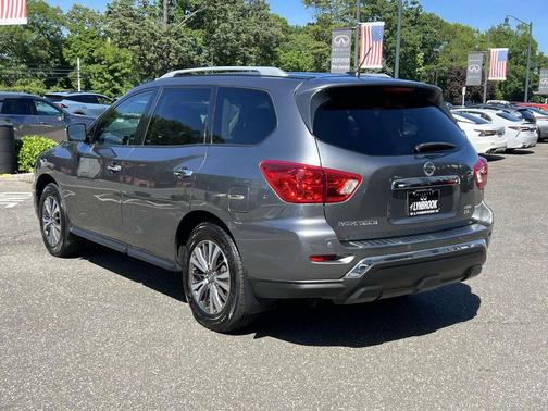 Gun Metallic 2018 Nissan Pathfinder SL