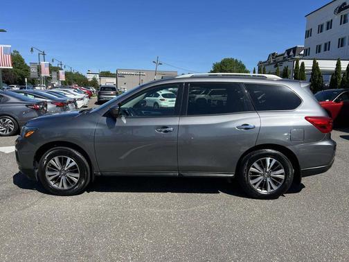 Gun Metallic 2018 Nissan Pathfinder SL
