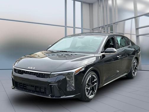 Aurora Black Pearl 2025 Kia K4 GT-Line