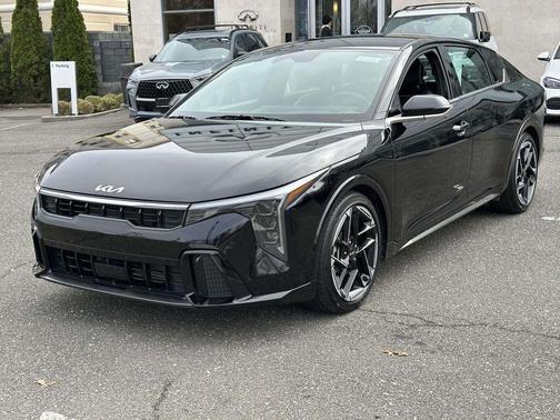 Aurora Black Pearl 2025 Kia K4 GT-Line