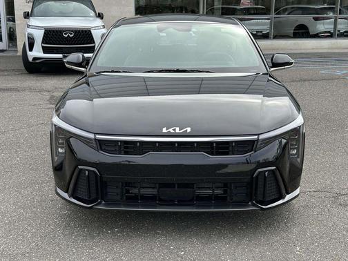 Aurora Black Pearl 2025 Kia K4 GT-Line