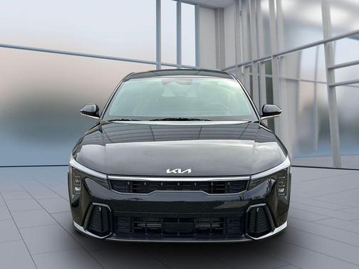 Aurora Black Pearl 2025 Kia K4 GT-Line