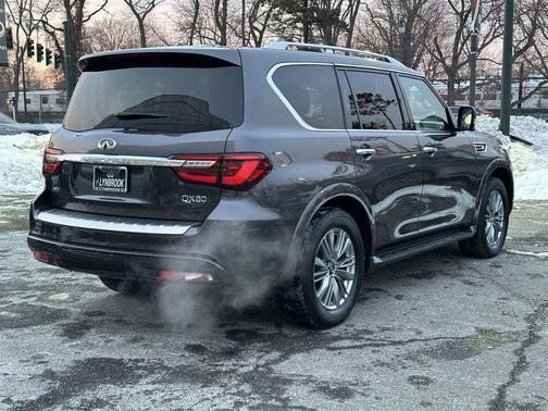 2023 INFINITI QX80 Luxe