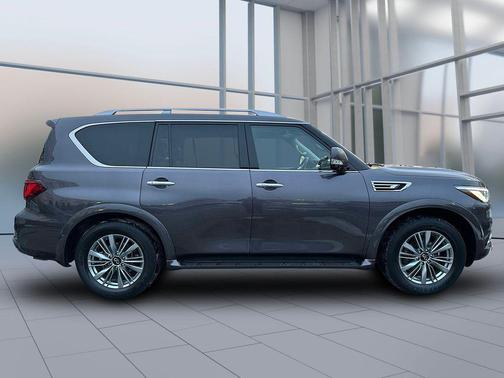 2023 INFINITI QX80 Luxe