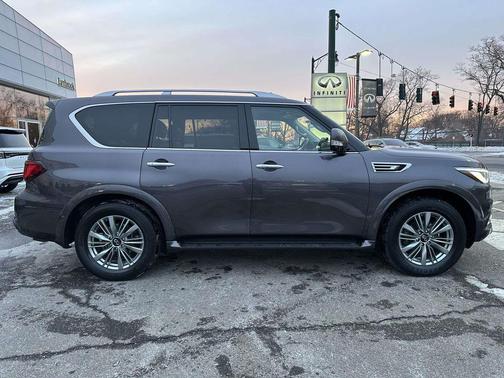 2023 INFINITI QX80 Luxe