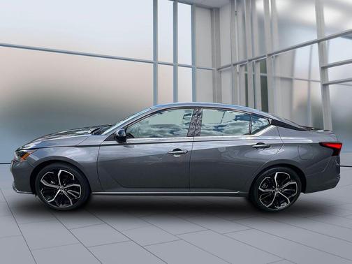 Gun Metallic 2024 Nissan Altima SR FWD