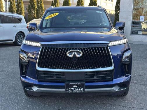 2025 INFINITI QX80 Luxe