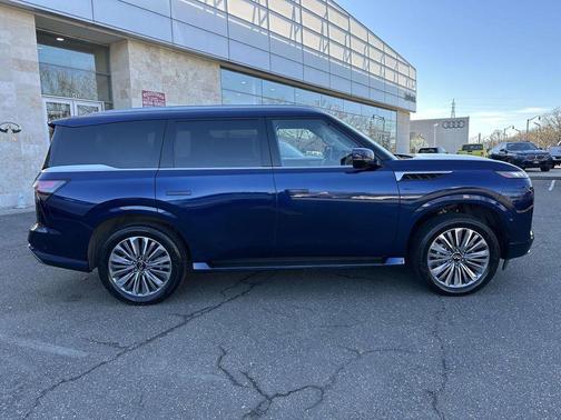 2025 INFINITI QX80 Luxe