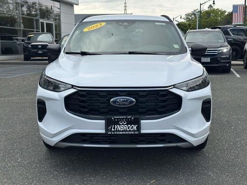 Oxford White 2023 Ford Escape ST-Line