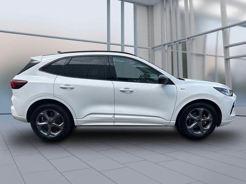 Oxford White 2023 Ford Escape ST-Line
