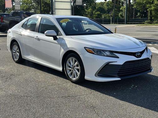 Ice 2023 Toyota Camry LE