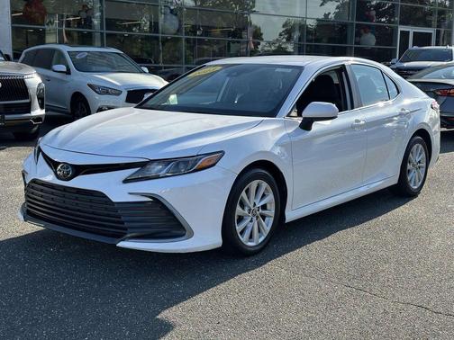 Ice 2023 Toyota Camry LE