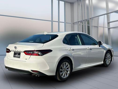 Ice 2023 Toyota Camry LE