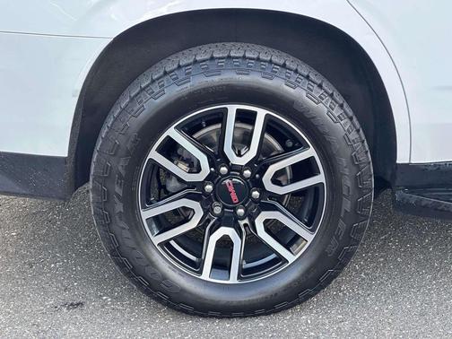 2023 GMC Yukon 4WD AT4