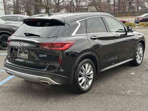 2022 INFINITI QX50 LUXE AWD