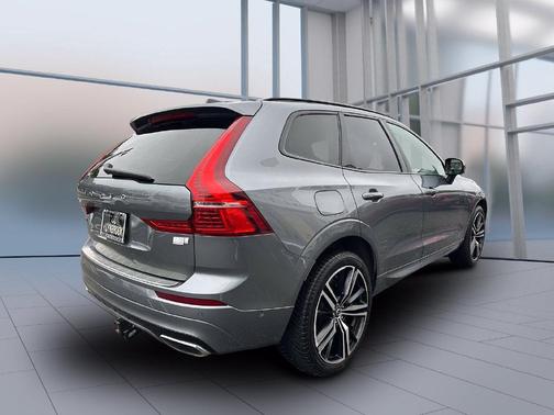 Gray Metallic 2021 Volvo XC60 Recharge Plug-In Hybrid T8 R-Design
