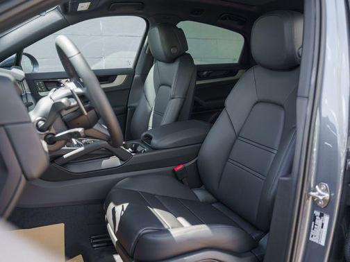 Platinum Silver Metallic 2026 Porsche Cayenne AWD