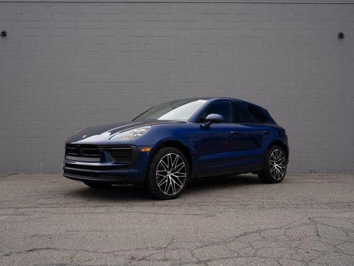 Gentian Blue Metallic 2026 Porsche Macan