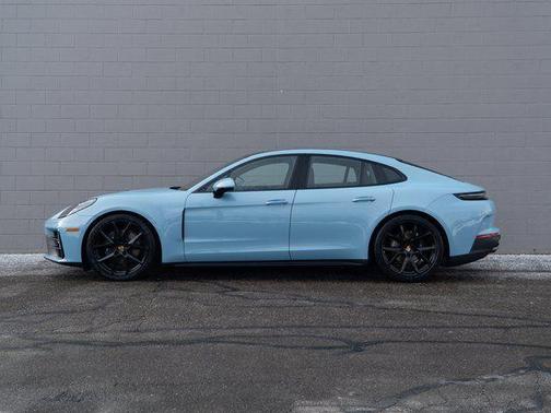 Frozen Blue 2026 Porsche Panamera 4