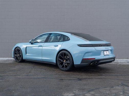 Frozen Blue 2026 Porsche Panamera 4