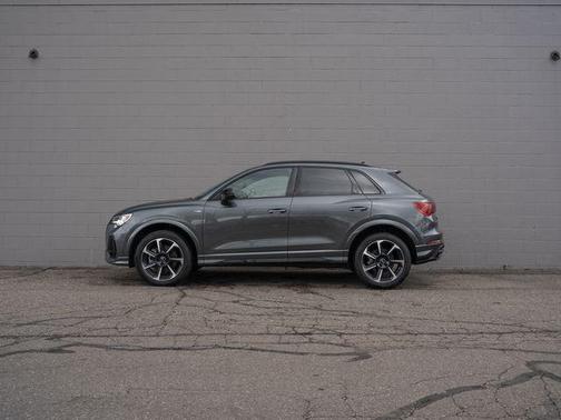 Daytona Gray Pearl Effect 2025 Audi Q3 45 S line Premium