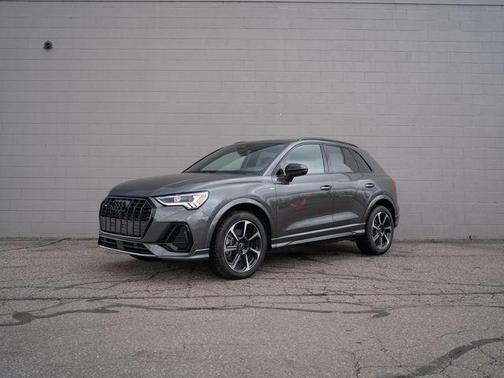 Daytona Gray Pearl Effect 2025 Audi Q3 45 S line Premium