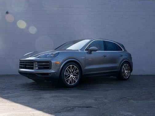 Quartzite Grey Metallic 2026 Porsche Cayenne AWD