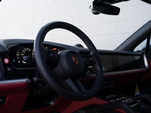 Quartzite Grey Metallic 2026 Porsche Cayenne AWD