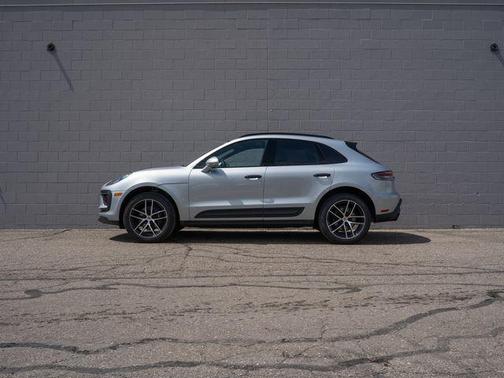 Dolomite Silver Metallic 2026 Porsche Macan