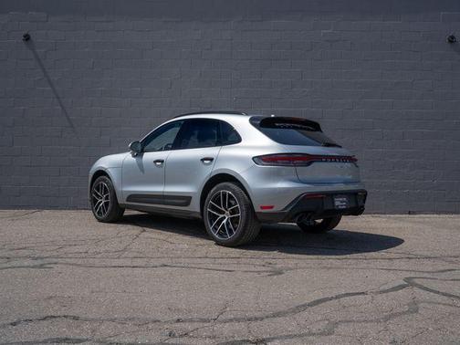 Dolomite Silver Metallic 2026 Porsche Macan