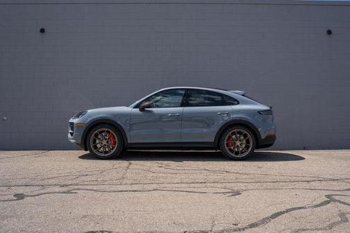 Arctic Grey 2026 Porsche Cayenne GTS