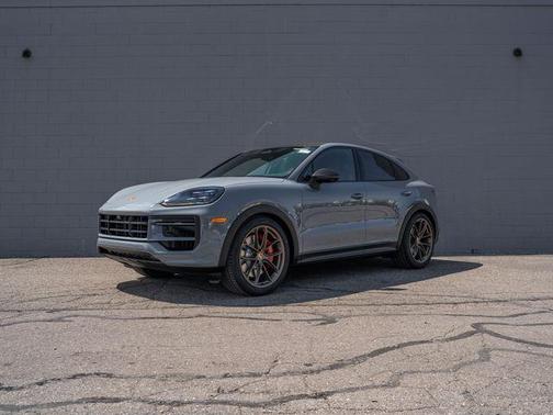 Arctic Grey 2026 Porsche Cayenne GTS