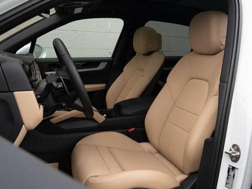 Carrara White Metallic 2026 Porsche Cayenne Base