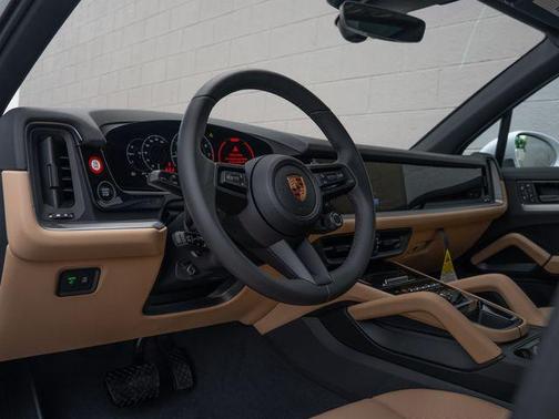 Carrara White Metallic 2026 Porsche Cayenne Base