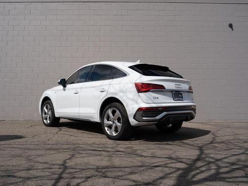 Glacier White Metallic 2023 Audi Q5 45 S line Prestige